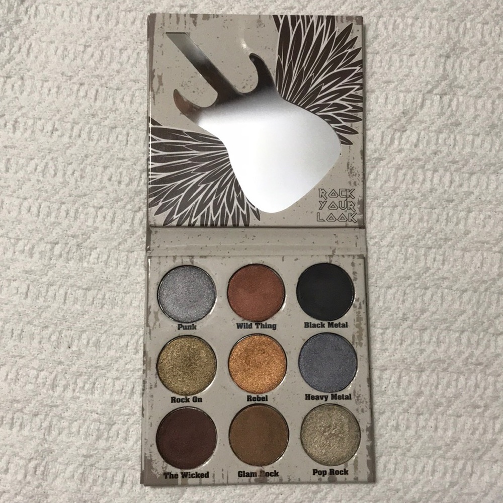 Crown Pro Glam Metals eyeshadow palette